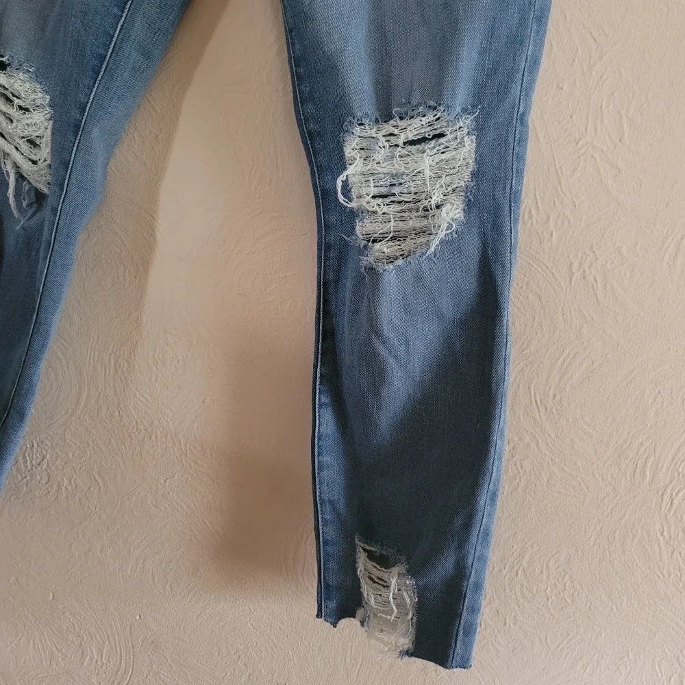 NWT -Good American, Good Classic, Distressed Indigo 334, Size‎ 8/29 - Picture 10 of 12